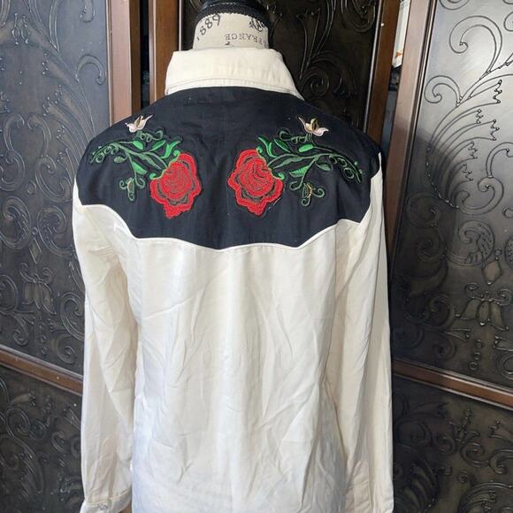 Giani Bernini Snap Button Women's Shirt / Blouse Embroidered With Rose's Size M - Picture 3 of 8